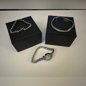 NWOT Clastyle watch 👜with matching bangles.